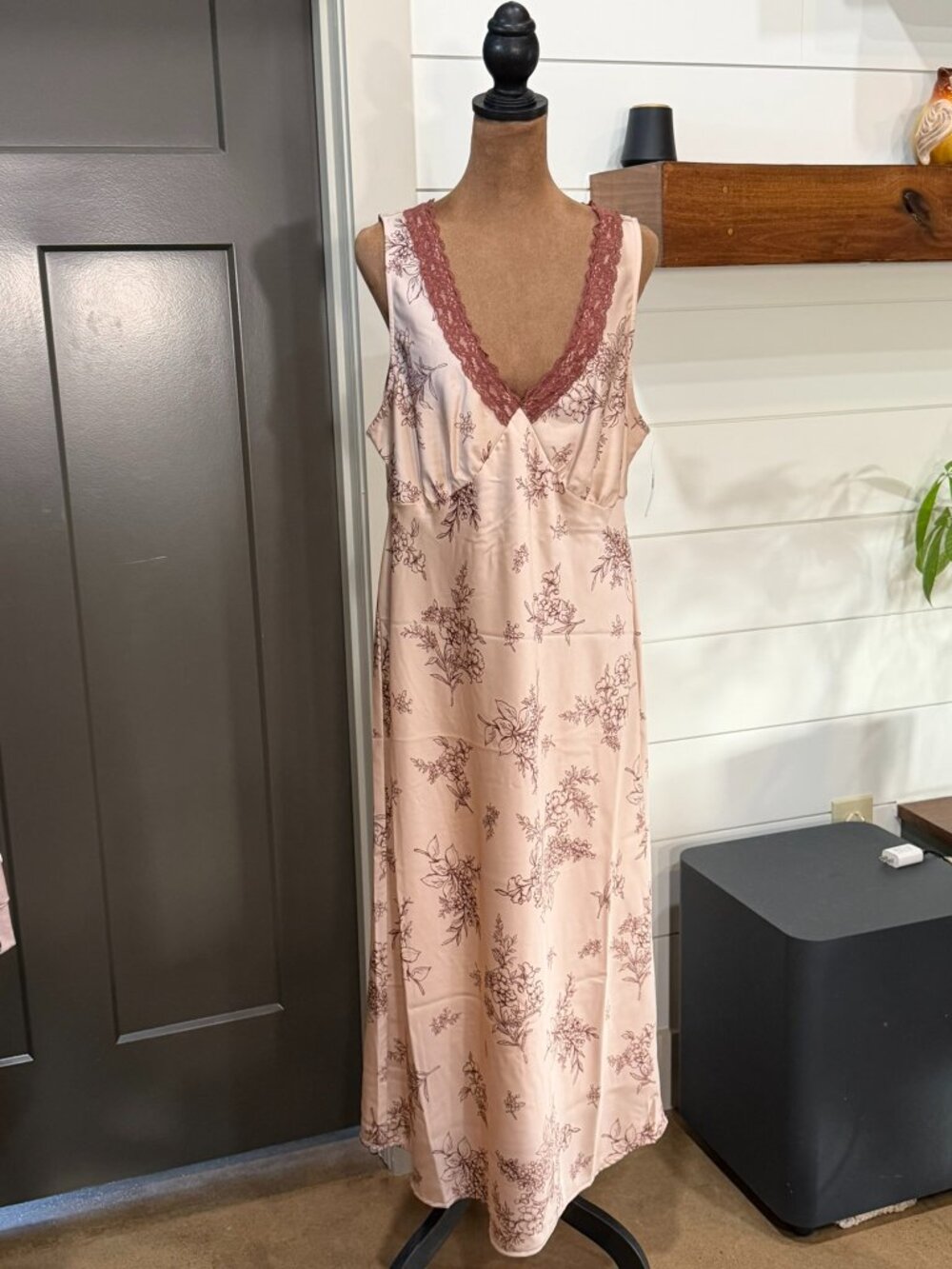Old Navy Sleeveless Slip Maxi Dress – Blush w/ Mauve Floral – Size Large